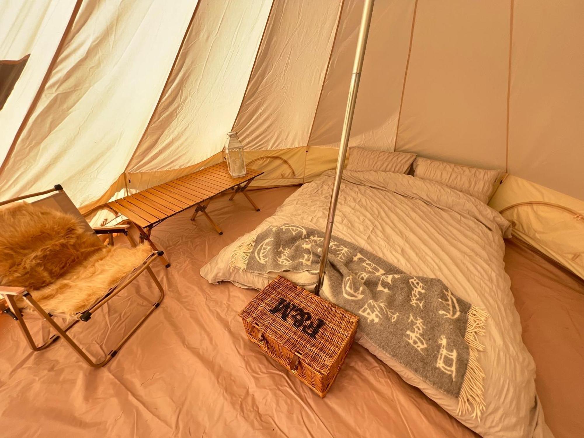 Bell Tent 4M Fossewold Farm Camping Moreton-in-Marsh Zewnętrze zdjęcie